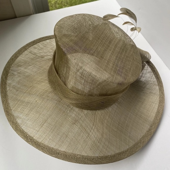 Women’s Straw Derby Wedding Hat Taupe 16” wide - Picture 6 of 9